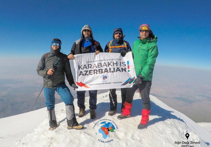 На вершине Агрыдага поднят плакат «Карабах – это Азербайджан!» (Фото)