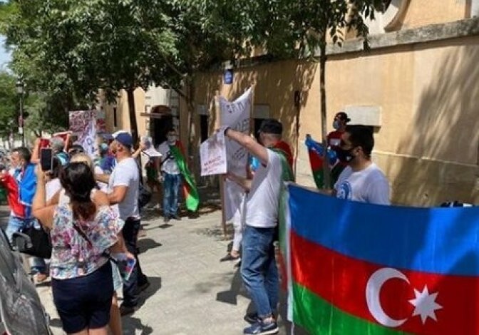 Госкомитет по работе с диаспорой призывает азербайджанцев не поддаваться провокациям