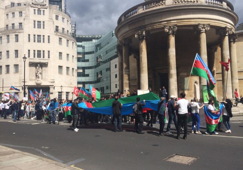 В Лондоне прошла мирная акция и шествие в связи с последней провокацией Армении против Азербайджана (Фото-Видео-Добавлено)