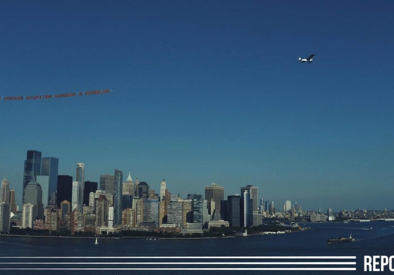 В Нью-Йорке в небо поднялся самолет с транспарантами о Карабахе (Фото)