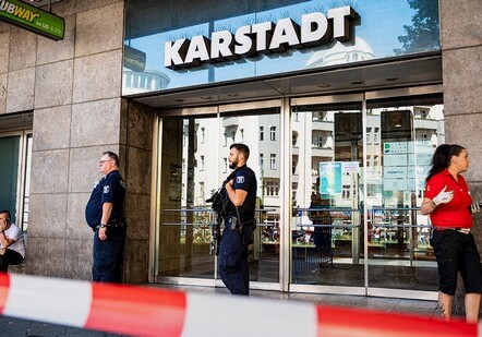 В Берлине напали на торговый центр, есть раненые (Видео)