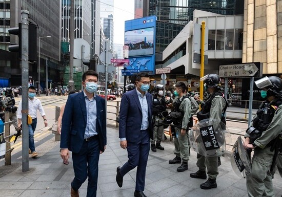 В Гонконге перенесли выборы из-за роста числа инфицированных COVID-19