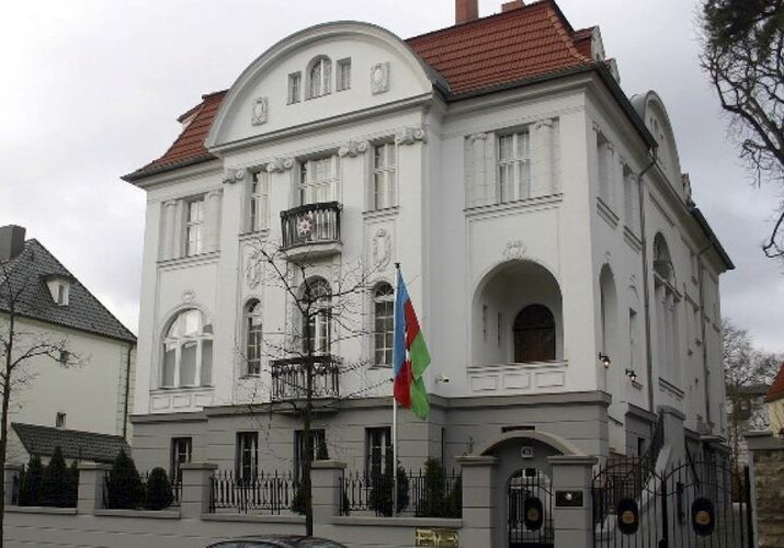 Посольство призывает проживающих в Германии азербайджанцев не поддаваться на провокации армян