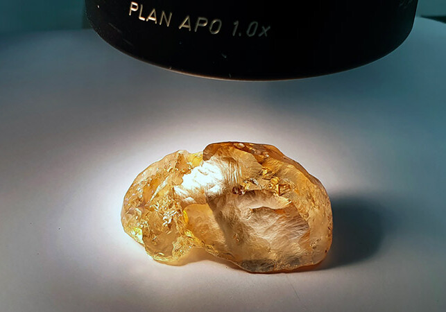 Найден самый крупный в истории России цветной алмаз 