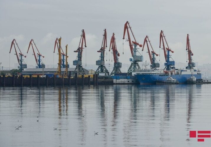 В Каспийском море пропал без вести нефтяник