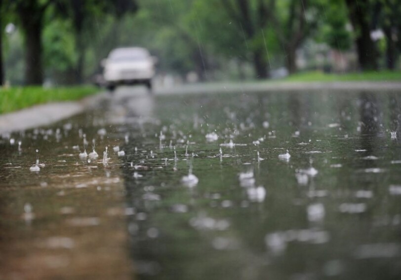 Завтра в некоторых районах Азербайджана прогнозируются дожди с грозами