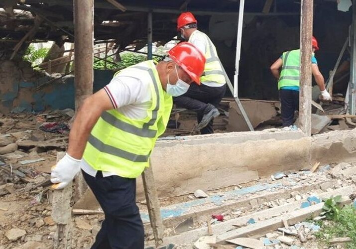 В Товузе начались работы по ремонту и восстановлению домов, ставших аварийными в результате армянской провокации (Фото)