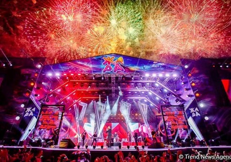 Лучшие моменты фестиваля «ЖАРА» в Баку покажут на российском телеканале