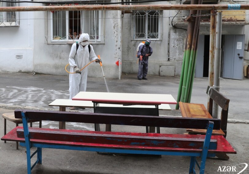 В Баку проводятся очередные дезинфекционные работы (Фото)