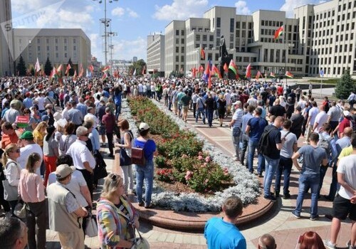 В Минске проходят митинг в поддержку властей и акция протеста