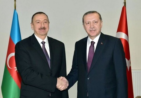 Ильхам Алиев поздравил Эрдогана с обнаружением запасов газа в Черном море