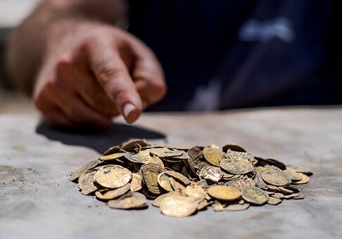 Клад из 1000-летних золотых монет нашли в Израиле (Фото-Видео)