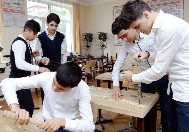 Ряду учащихся учреждений профобразования в Азербайджане будет оказана социальная помощь