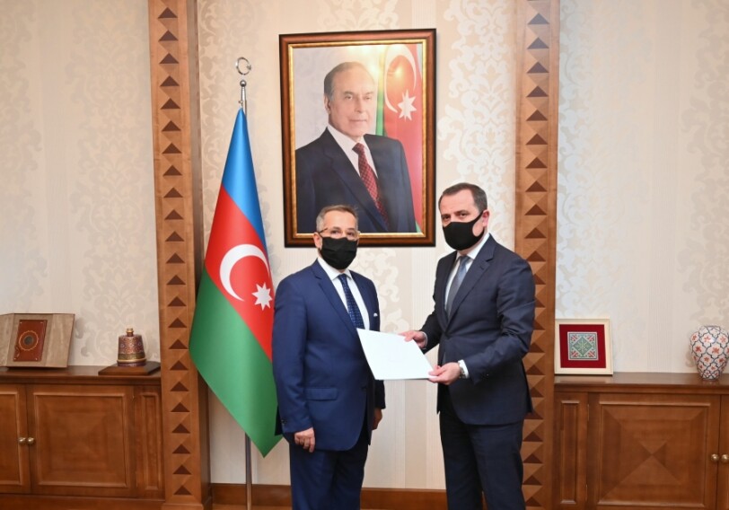 Глав МИД Азербайджана встретился с новоназначенным послом Греции (Фото)