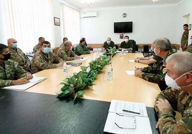 Пашинян встретился с военным руководством карабахских сепаратистов