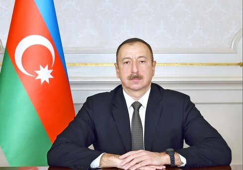 Президент Ильхам Алиев поздравил и наградил Вагита Алекперова орденом «Достлуг»