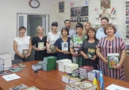 Посольство Азербайджана в Украине передало в дар библиотекам Кременчуга около 200 книг