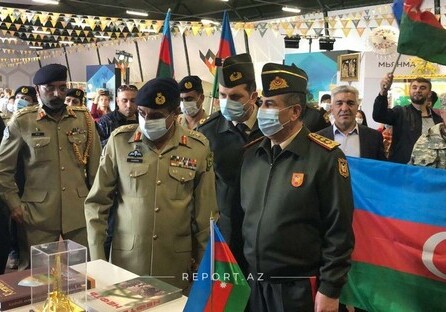 Закир Гасанов осмотрел стенд Азербайджана в Москве (Фото)