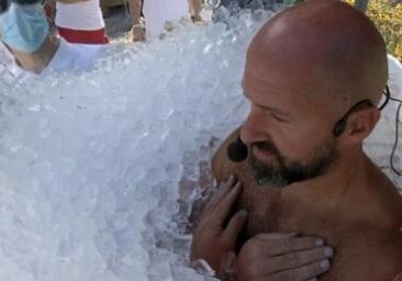 Австриец просидел во льду 2,5 часа и установил мировой рекорд