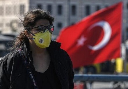 Обязательный масочный режим введен в Турции