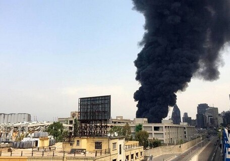 В порту Бейрута вспыхнул новый пожар (Видео)