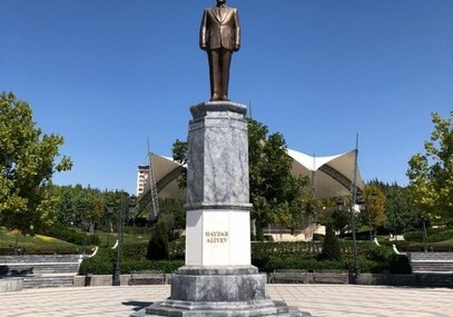 Делегация парламента Азербайджана посетила в Анкаре памятник Гейдару Алиеву (Фото)