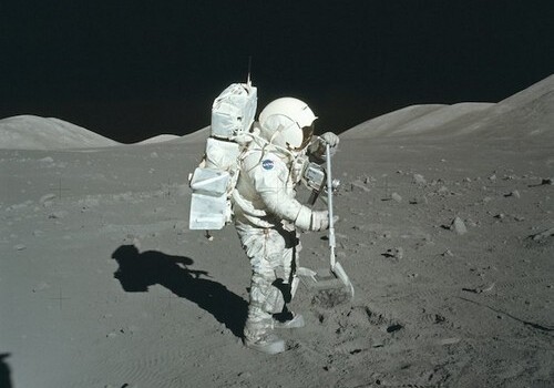 NASA выкупит лунный грунт у частных компаний