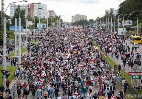 В центре Минска собрались более 150 тысяч протестующих (Видео)