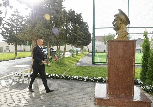 Президент Азербайджана принял участие в открытии школы и парка в поселке Амирджан  (Фото-Обновлено)