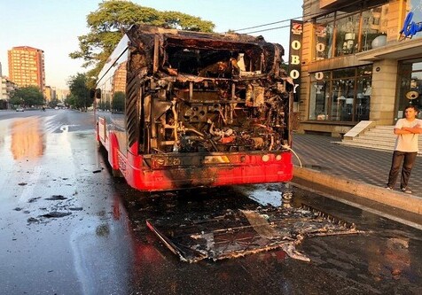 В Баку загорелся автобус (Обновлено)