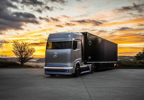 1000 километров на одной заправке: Mercedes-Benz представил водородный грузовик
