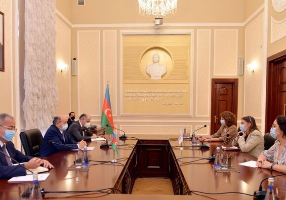 Министр юстиции встретился с новым руководителем представительства МККК в Азербайджане