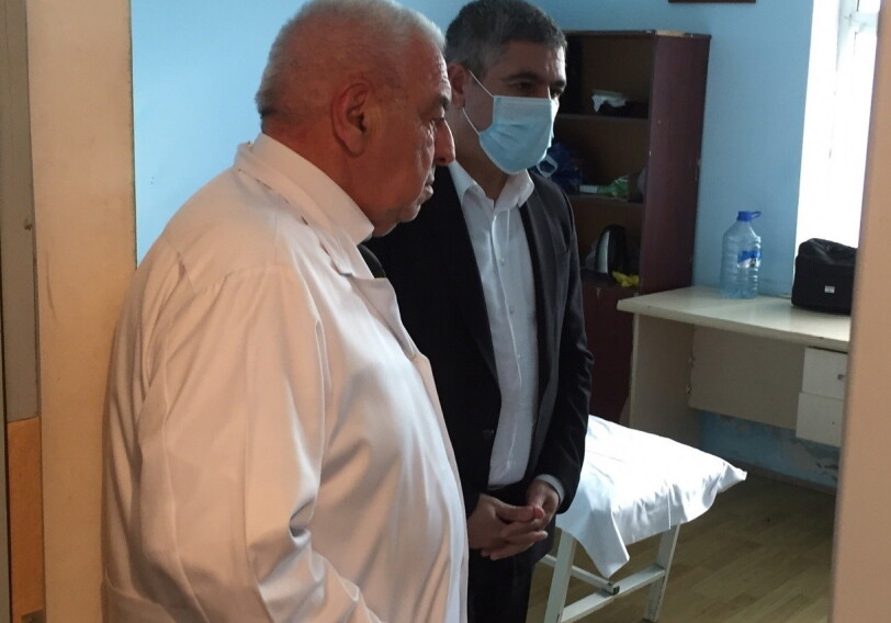 Владелец аптеки в Горадизе бесплатно передал все лекарства в распоряжение городской больницы