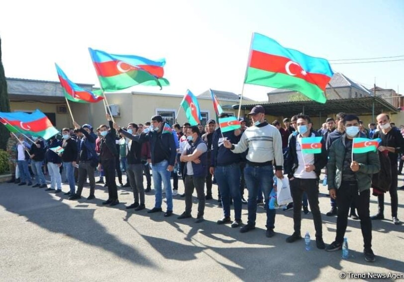 Госслужба Азербайджана: Призывники отправляются не на фронт, а в учебные центры