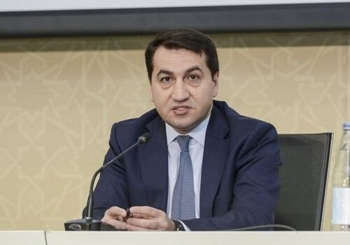 Помощник президента Азербайджана провел телефонный разговор с официальным представителем президента Турции