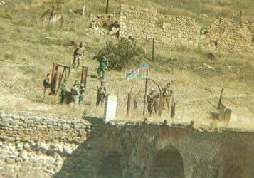 Армия Азербайджана взяла под контроль Худаферинский мост (Видео)
