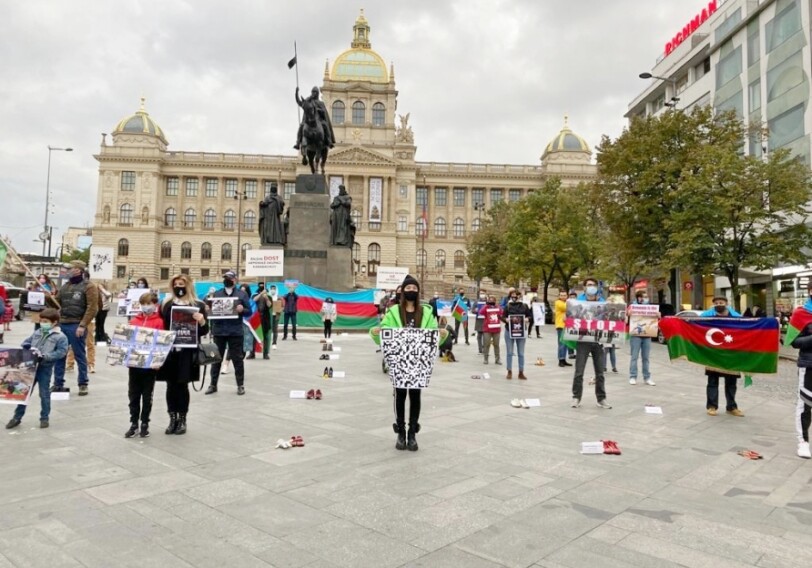 В Праге проведена акция в знак протеста против ракетного обстрела Гянджи (Фото)