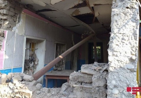 Выпущенный армянами снаряд упал на жилой дом в Тертере, погибли 2 человека