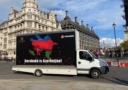 Автомобили с лозунгами Karabakh is Azerbaijan на улицах Лондона (Фото)