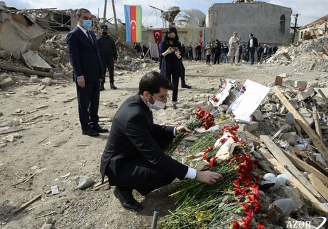 Посол Израиля стал свидетелем последствий армянского террора в Гяндже (Фото)