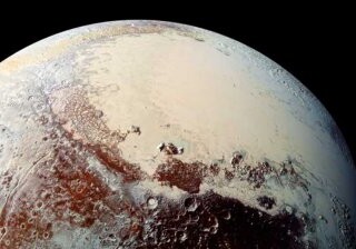 Астрономы разгадали тайну заснеженных пиков Плутона