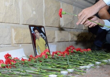 Перед посольством России в Баку почтили память 13-летнего подростка, погибшего при обстреле Гянджи (Фото)