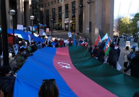 В Канаде проведена акция в знак протеста против совершенных в Гяндже терактов (Фото)