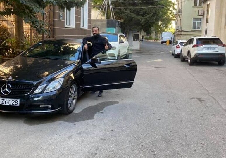 Исполненное обещание: нашелся солдат, которого в Баку ждал купе Mercedes (Фото-Видео)