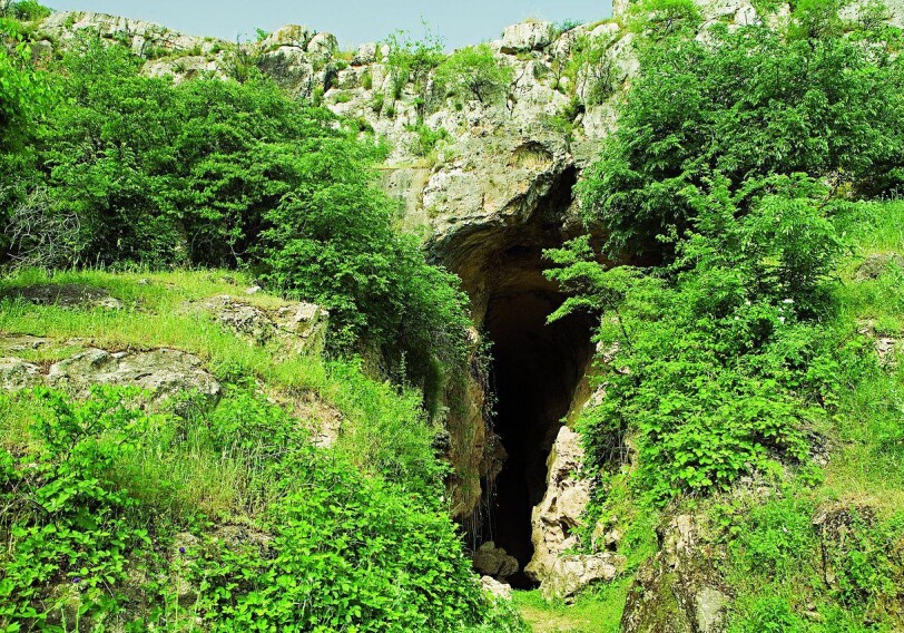 Армения продала за рубеж артефакты, найденные во время незаконных раскопок в Азыхской пещере