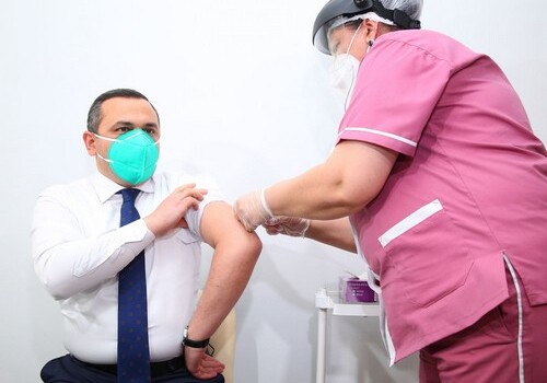 В Азербайджане проводится вакцинация против гриппа (Фото)