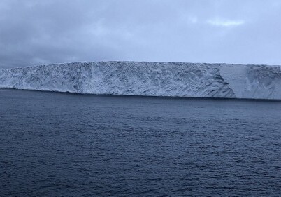 Крупнейший в мире айсберг движется к британской территории