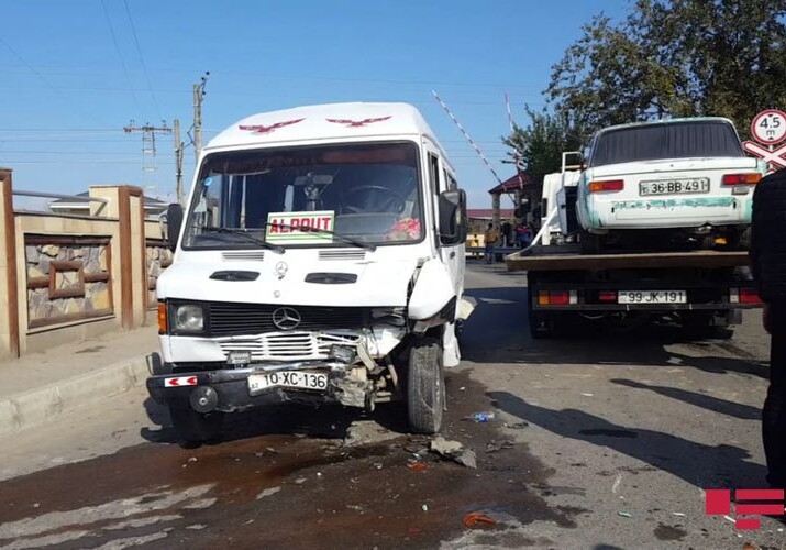 В Уджаре легковой автомобиль столкнулся с микроавтобусом, есть пострадавшие (Фото) 