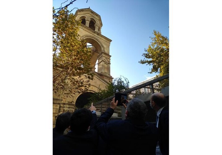 Французские депутаты побывали в армянской церкви в Баку (Фото)