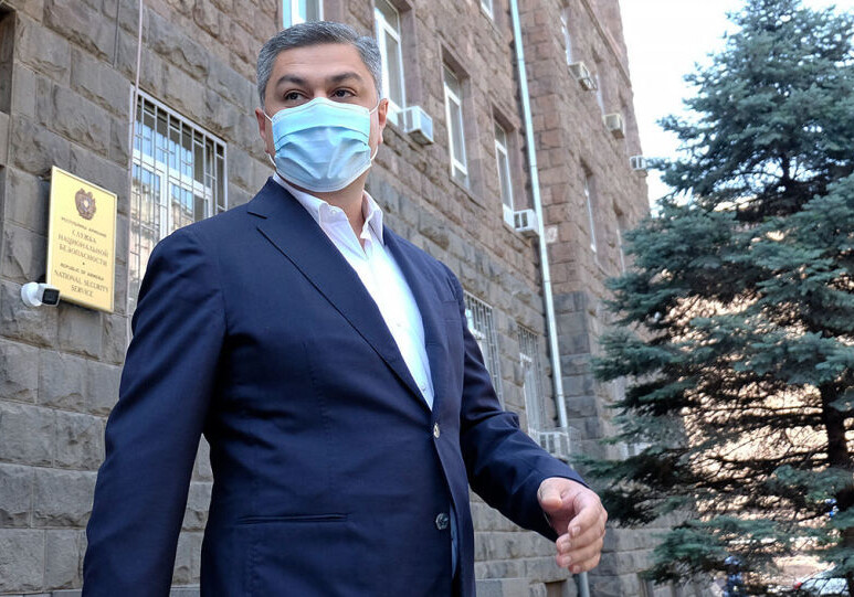 Суд освободил экс-главу СНБ Армении из-под стражи